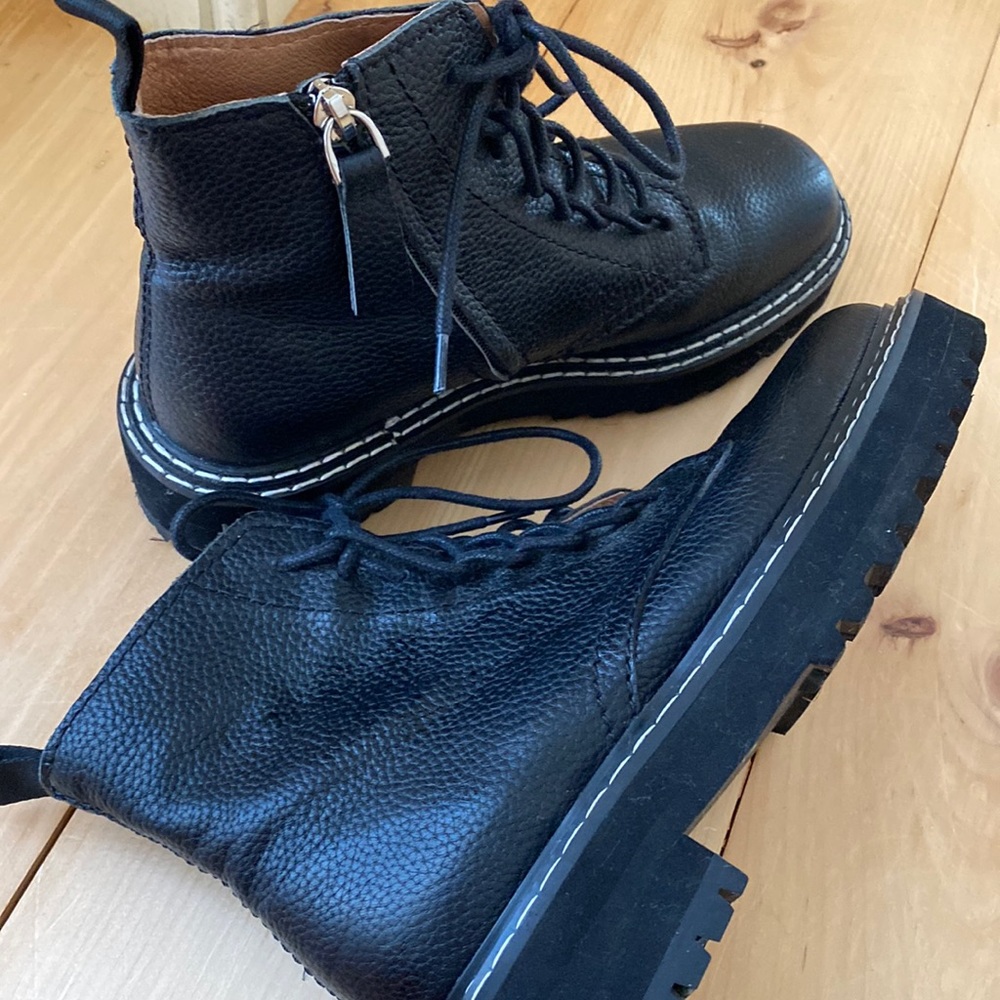 LAST CHANCE, TAKING OFF TOMORROW Leather booties with modest heel!